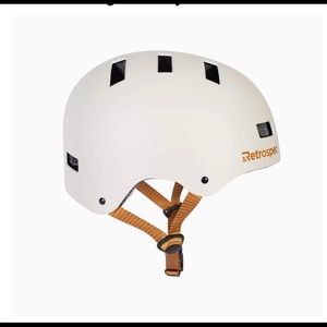 Retrospect medium sized women’s helmet in eggshell